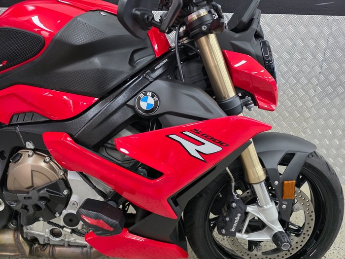 2022 BMW Motorrad S 1000 R RED