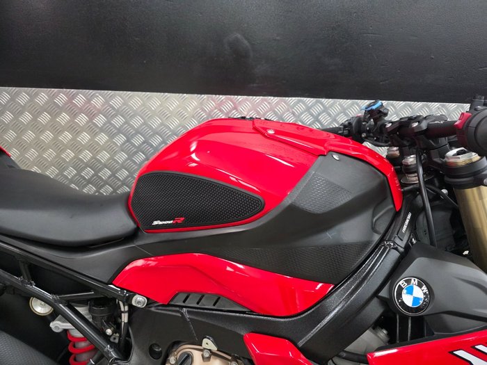 2022 BMW Motorrad S 1000 R RED