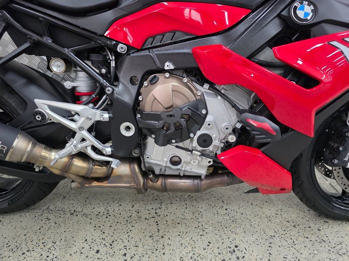 2022 BMW Motorrad S 1000 R RED