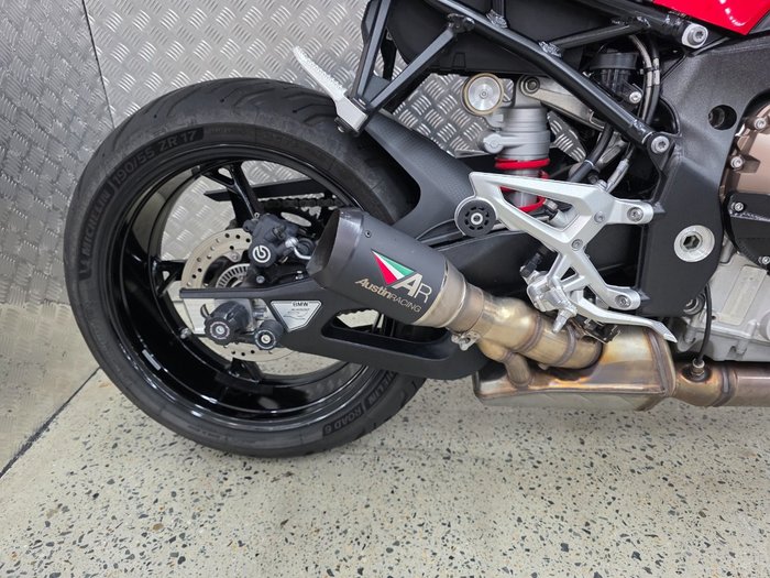 2022 BMW Motorrad S 1000 R RED