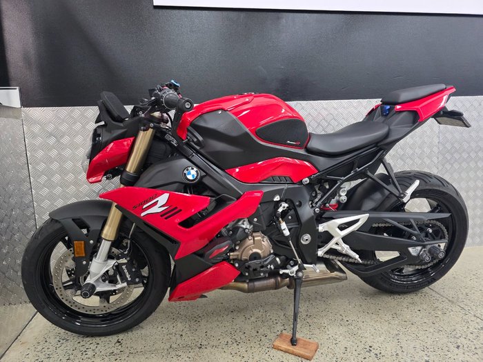 2022 BMW Motorrad S 1000 R RED