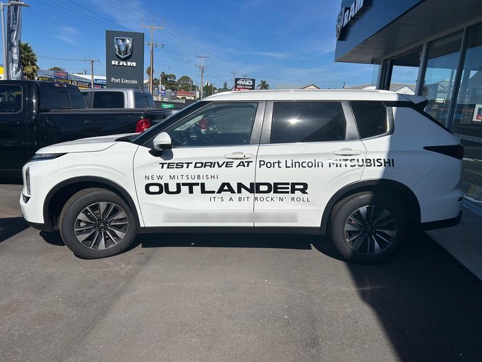 2025 Mitsubishi Outlander LS