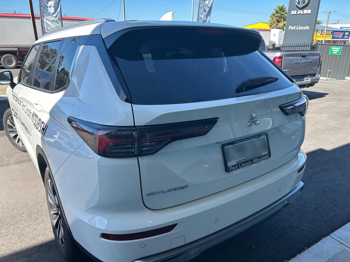 2025 Mitsubishi Outlander LS