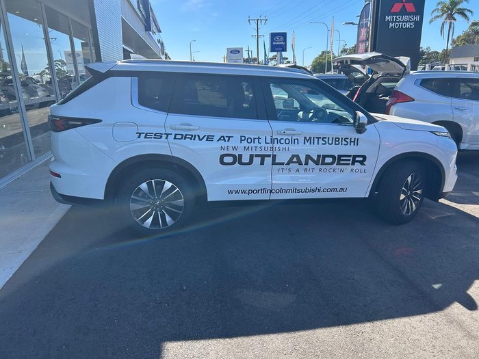 2025 Mitsubishi Outlander LS