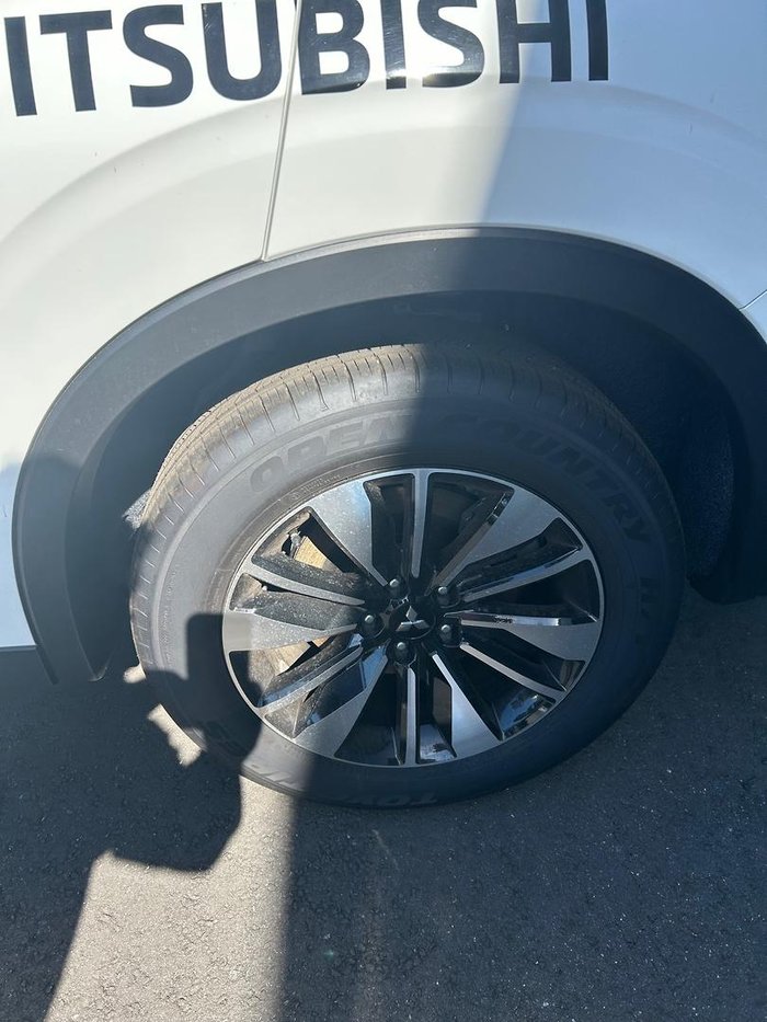 2025 Mitsubishi Outlander LS