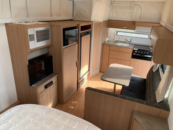 2014 Jayco Journey Outback 17.55-3 Pop Top