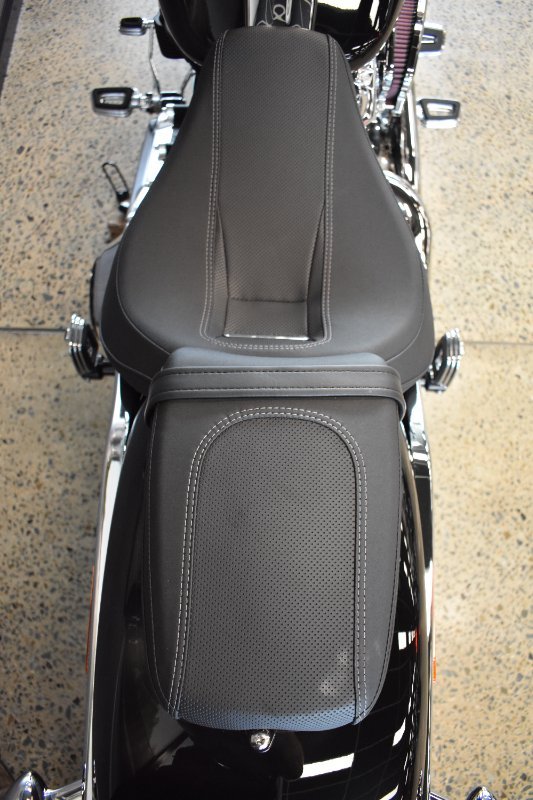 2025 Harley-davidson FXBR BREAKOUT (117) VIVID BLACK