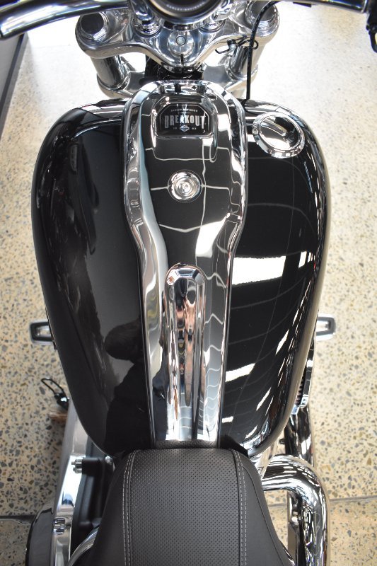 2025 Harley-davidson FXBR BREAKOUT (117) VIVID BLACK