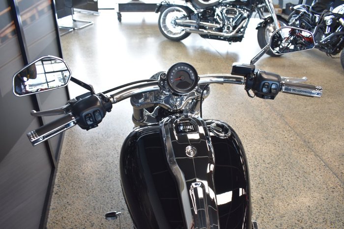 2025 Harley-davidson FXBR BREAKOUT (117) VIVID BLACK