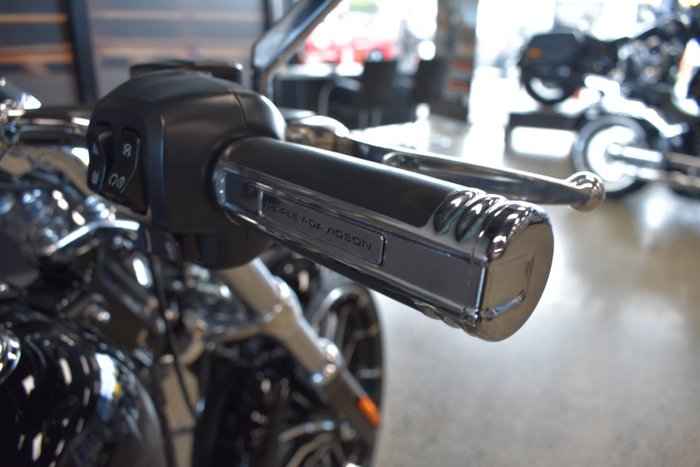 2025 Harley-davidson FXBR BREAKOUT (117) VIVID BLACK