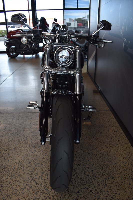 2025 Harley-davidson FXBR BREAKOUT (117) VIVID BLACK