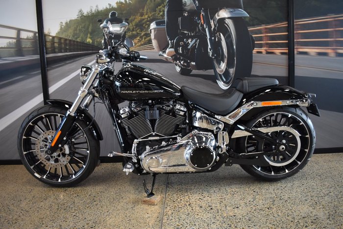 2025 Harley-davidson FXBR BREAKOUT (117) VIVID BLACK