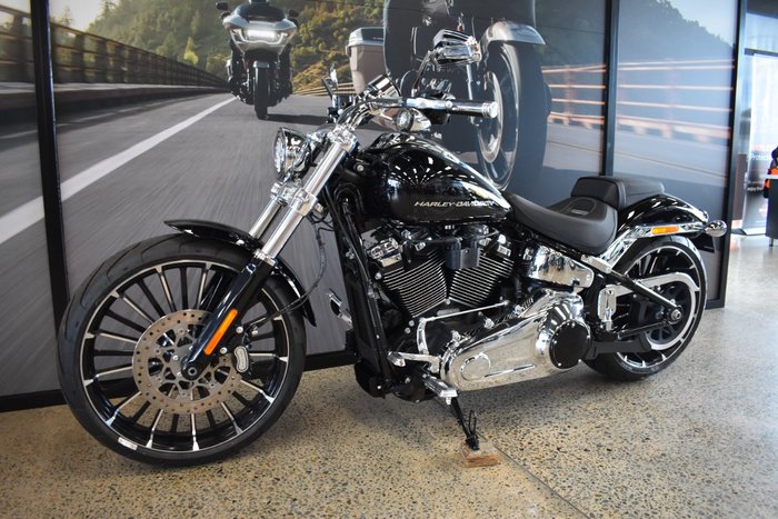 2025 Harley-davidson FXBR BREAKOUT (117) VIVID BLACK