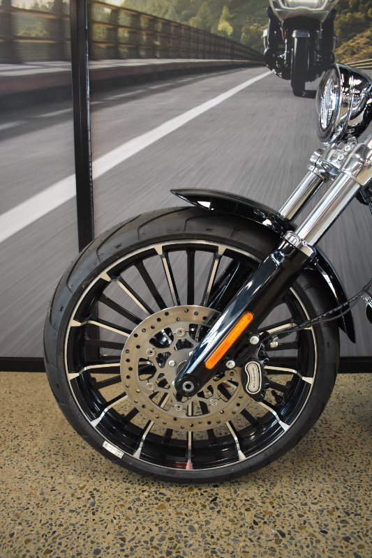 2025 Harley-davidson FXBR BREAKOUT (117) VIVID BLACK