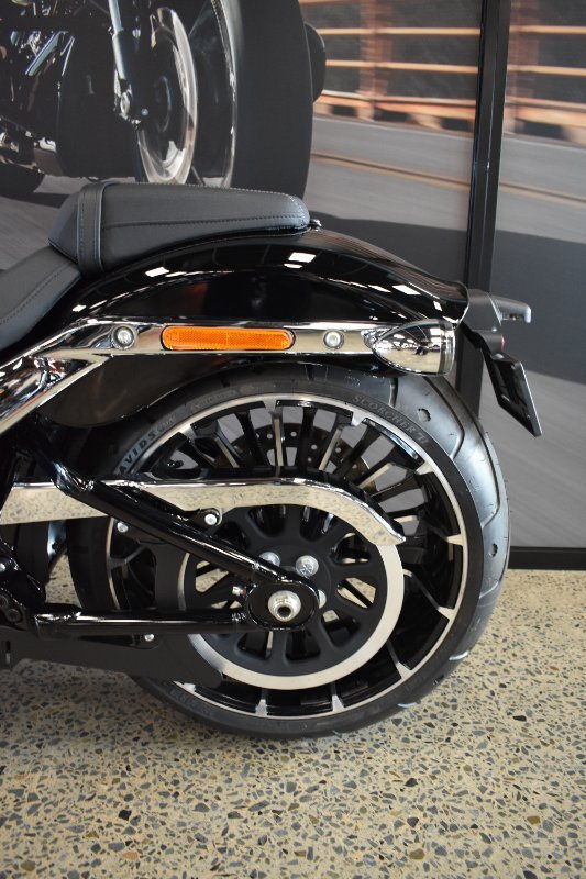 2025 Harley-davidson FXBR BREAKOUT (117) VIVID BLACK