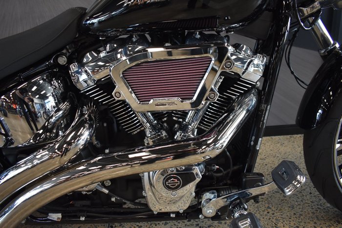 2025 Harley-davidson FXBR BREAKOUT (117) VIVID BLACK