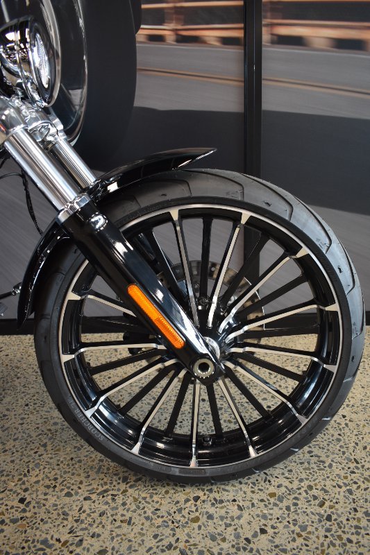 2025 Harley-davidson FXBR BREAKOUT (117) VIVID BLACK