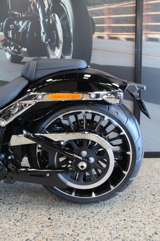 2025 Harley-davidson FXBR BREAKOUT (117) VIVID BLACK