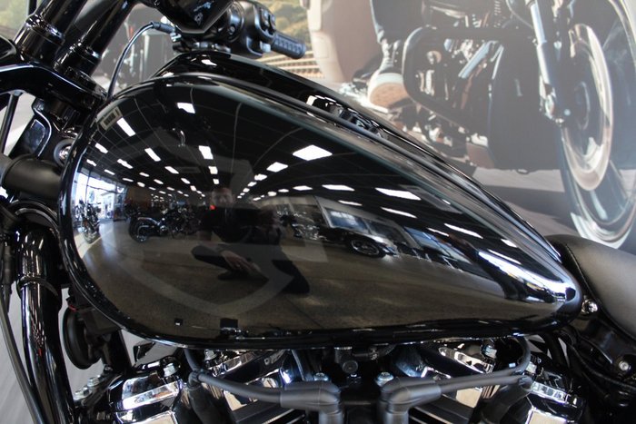 2025 Harley-davidson FXBR BREAKOUT (117) VIVID BLACK