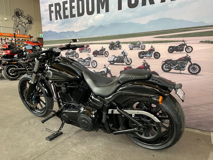 2016 Harley-davidson FXSB SOFTAIL BREAKOUT Black