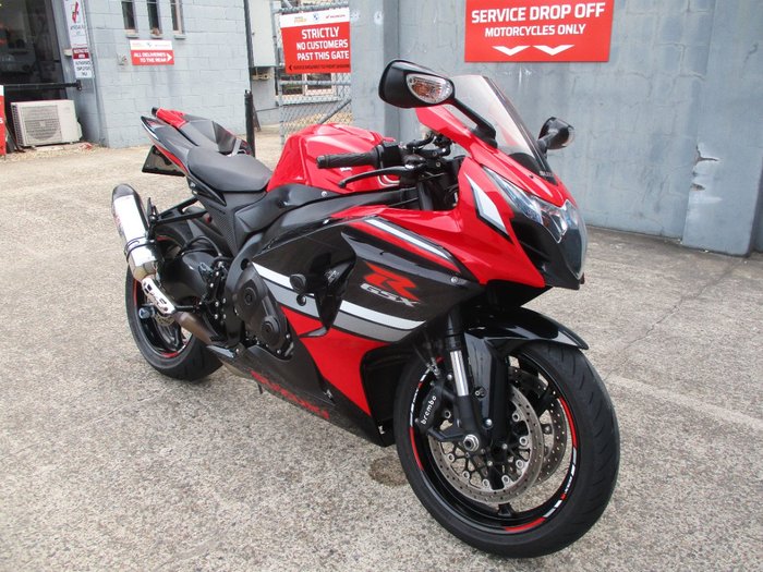 2016 Suzuki GSX-R1000 RED