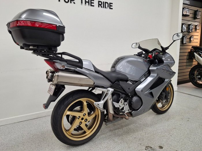 Honda 2011 HONDA 800CC VFR8009 Silver