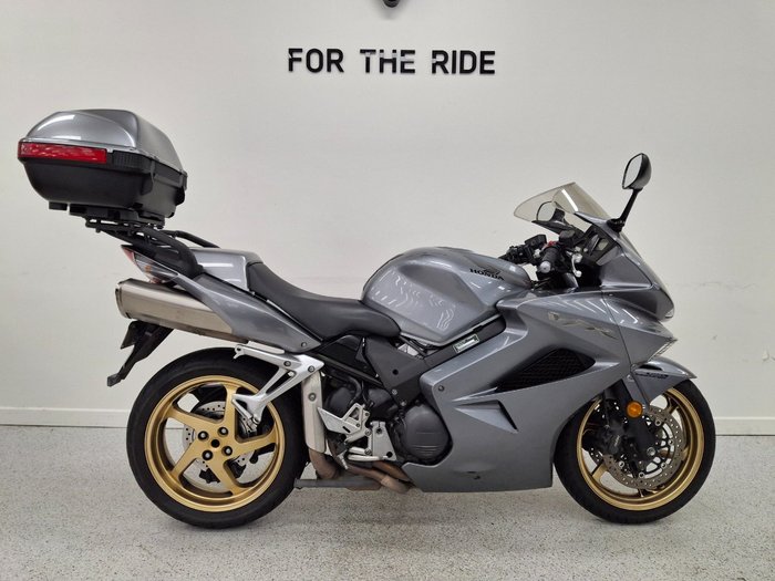 Honda 2011 HONDA 800CC VFR8009 Silver
