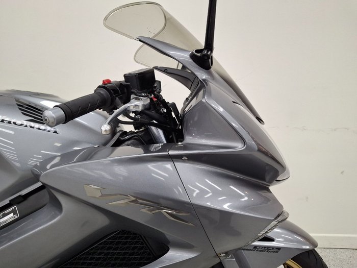 Honda 2011 HONDA 800CC VFR8009 Silver