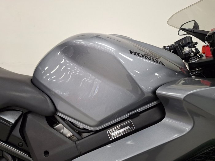 Honda 2011 HONDA 800CC VFR8009 Silver