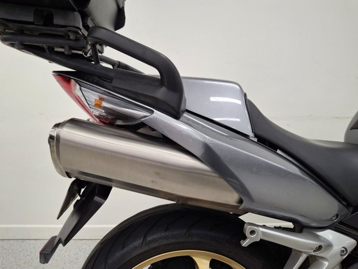 Honda 2011 HONDA 800CC VFR8009 Silver