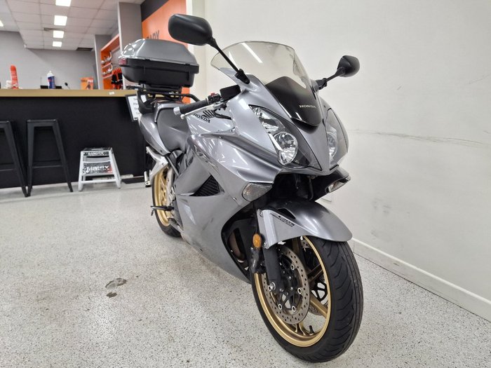 Honda 2011 HONDA 800CC VFR8009 Silver