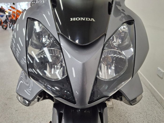 Honda 2011 HONDA 800CC VFR8009 Silver