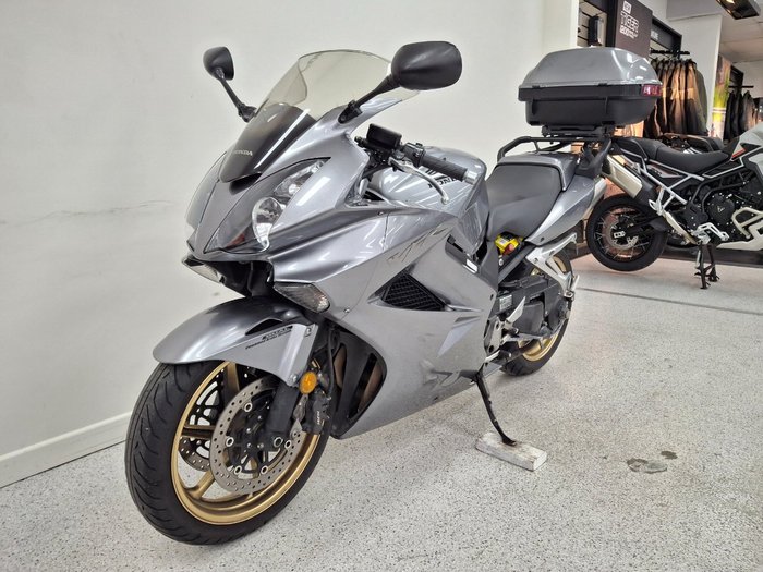 Honda 2011 HONDA 800CC VFR8009 Silver