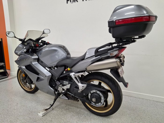 Honda 2011 HONDA 800CC VFR8009 Silver