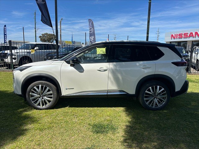 2025 Nissan T33 TI-L