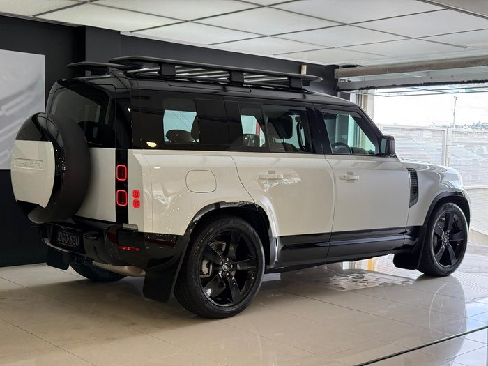 2025 Land Rover Defender 110 D350 X-Dynamic SE
