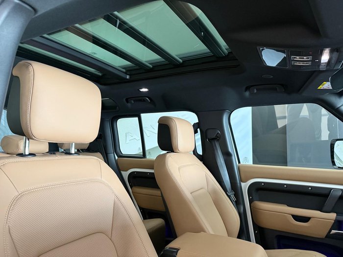 2025 Land Rover Defender 110 D350 X-Dynamic SE