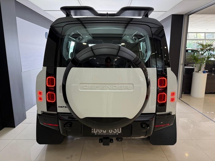 2025 Land Rover Defender 110 D350 X-Dynamic SE