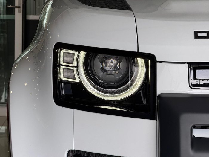 2025 Land Rover Defender 110 D350 X-Dynamic SE