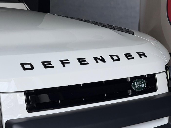 2025 Land Rover Defender 110 D350 X-Dynamic SE