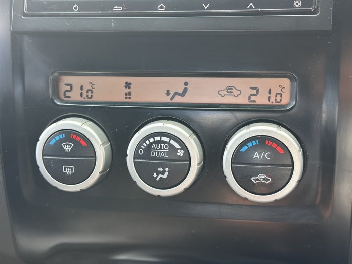 2013 Nissan Navara ST
