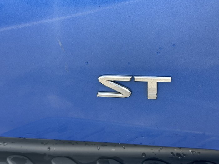 2013 Nissan Navara ST