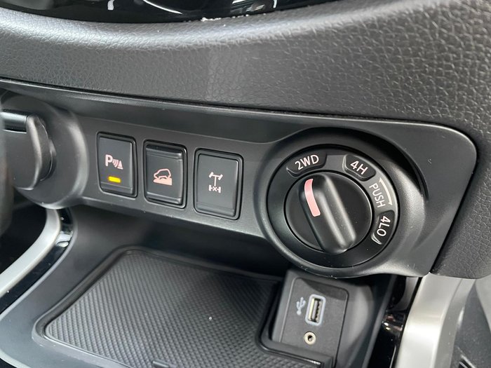 2020 Nissan Navara N-TREK D23 Series 4 4X4 Dual Range White Diamond