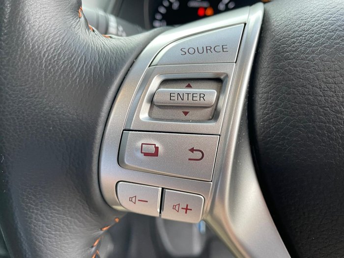 2020 Nissan Navara N-TREK D23 Series 4 4X4 Dual Range White Diamond