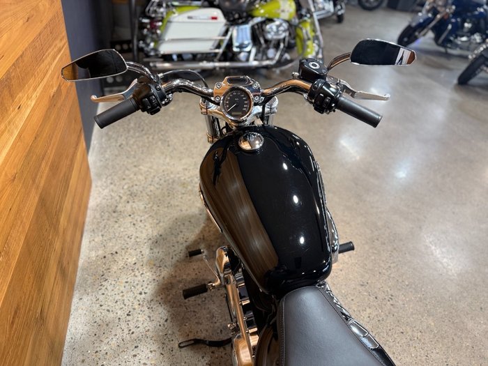 2011 Harley-davidson XL1200C 1200 CUSTOM BLACK