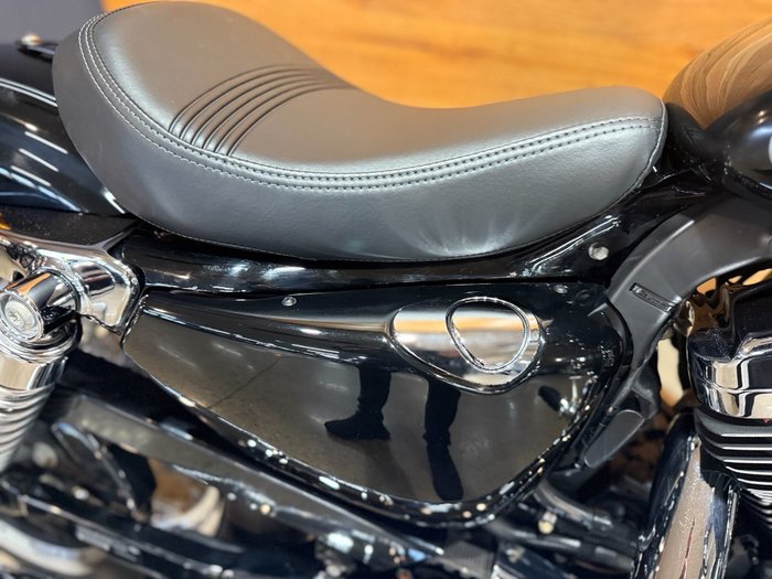 2011 Harley-davidson XL1200C 1200 CUSTOM BLACK
