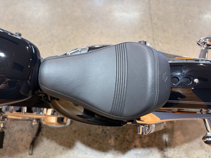 2011 Harley-davidson XL1200C 1200 CUSTOM BLACK
