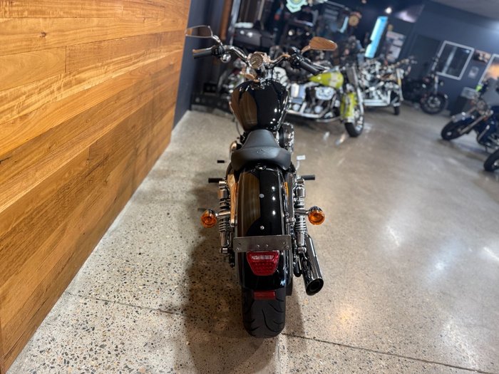 2011 Harley-davidson XL1200C 1200 CUSTOM BLACK