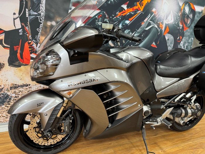 2014 Kawasaki 1400 GTR ABS (K-ACT) MAGNESIUM GREY