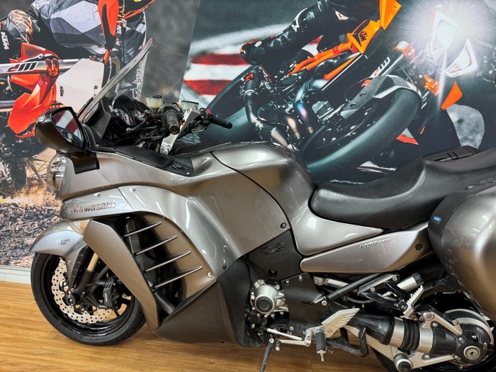 2014 Kawasaki 1400 GTR ABS (K-ACT) MAGNESIUM GREY